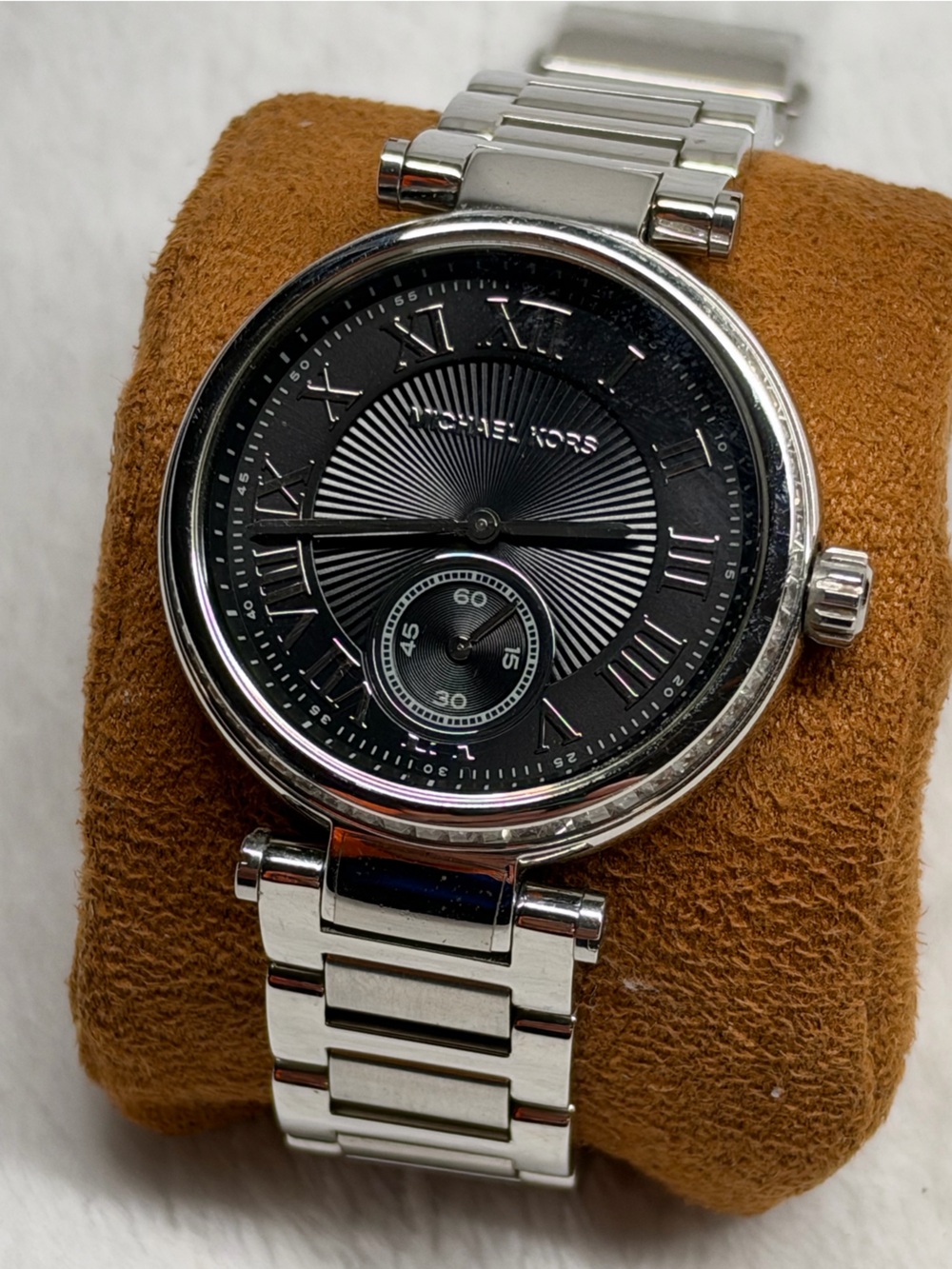 Michael Kors Skylar MK6053  Roman numerals and a sub-dial Unisex Watch Pre Owned